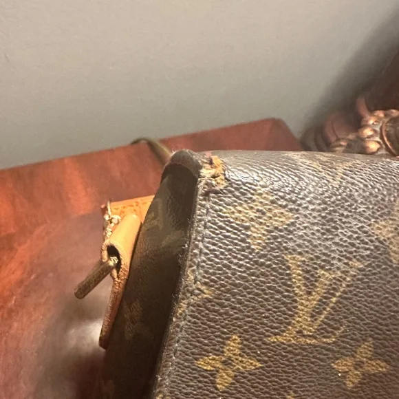 Louis Vuitton Saint Cloud Crossbody - Picture 2 of 12